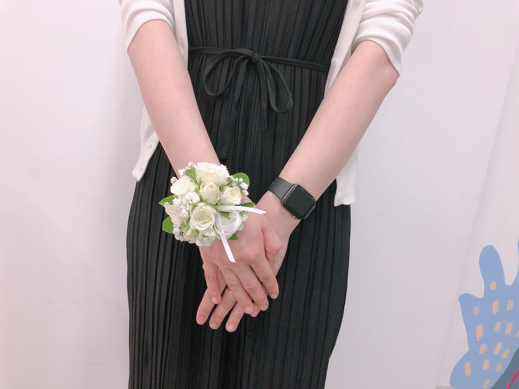 FH113: White Corsage