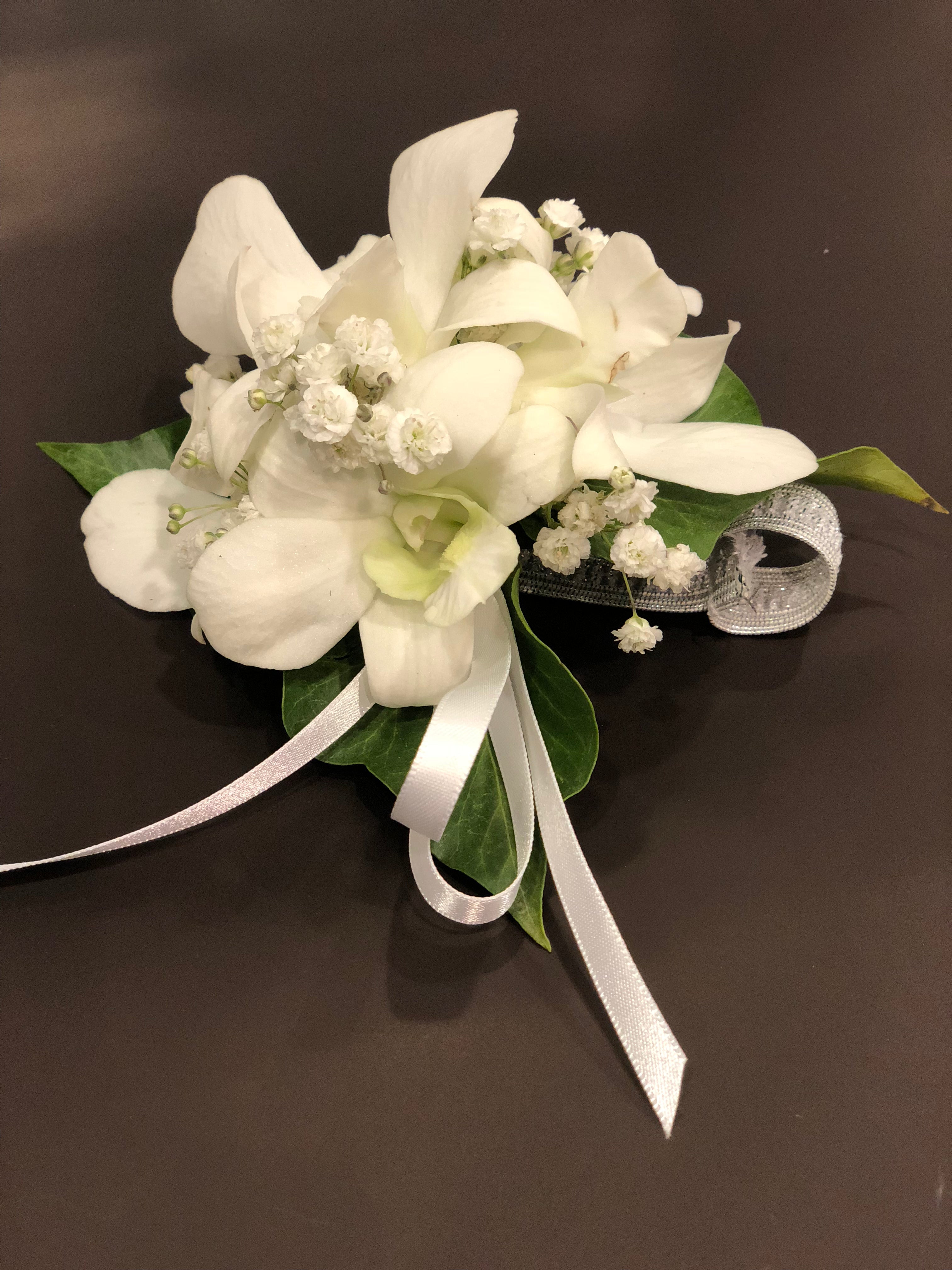 FH113: White Corsage